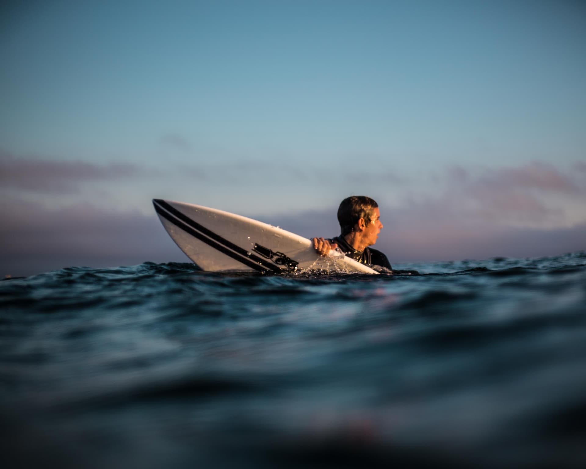 How long do surfers wait for waves?